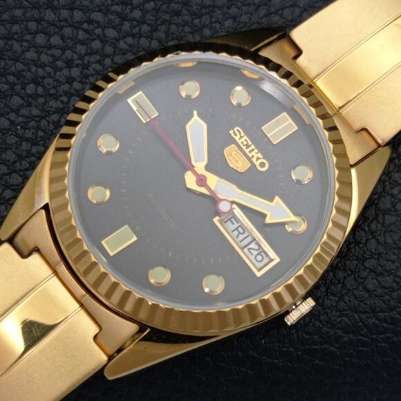 Vintage 1981 Seiko Automatic Mens Gold Watch W/daydate & Black accents - Picture 6 of 10